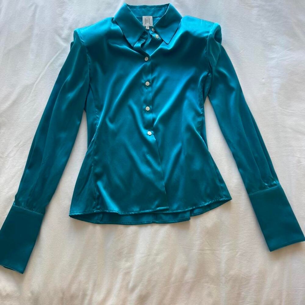 Helsa teal silk blouse with button-up front and shoulder pads